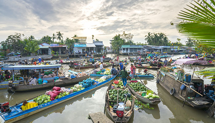 13-702-Floating Market in Mekong Delta